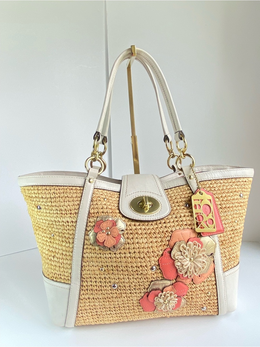 Coach Hamptons Weekend Woven Floral Straw Turnlock Tote - Picture 15 of 16